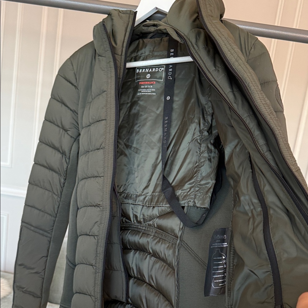 Bernardo Olive Quilted Lightweight Puffer Jacket. As new - Picture 9 of 14